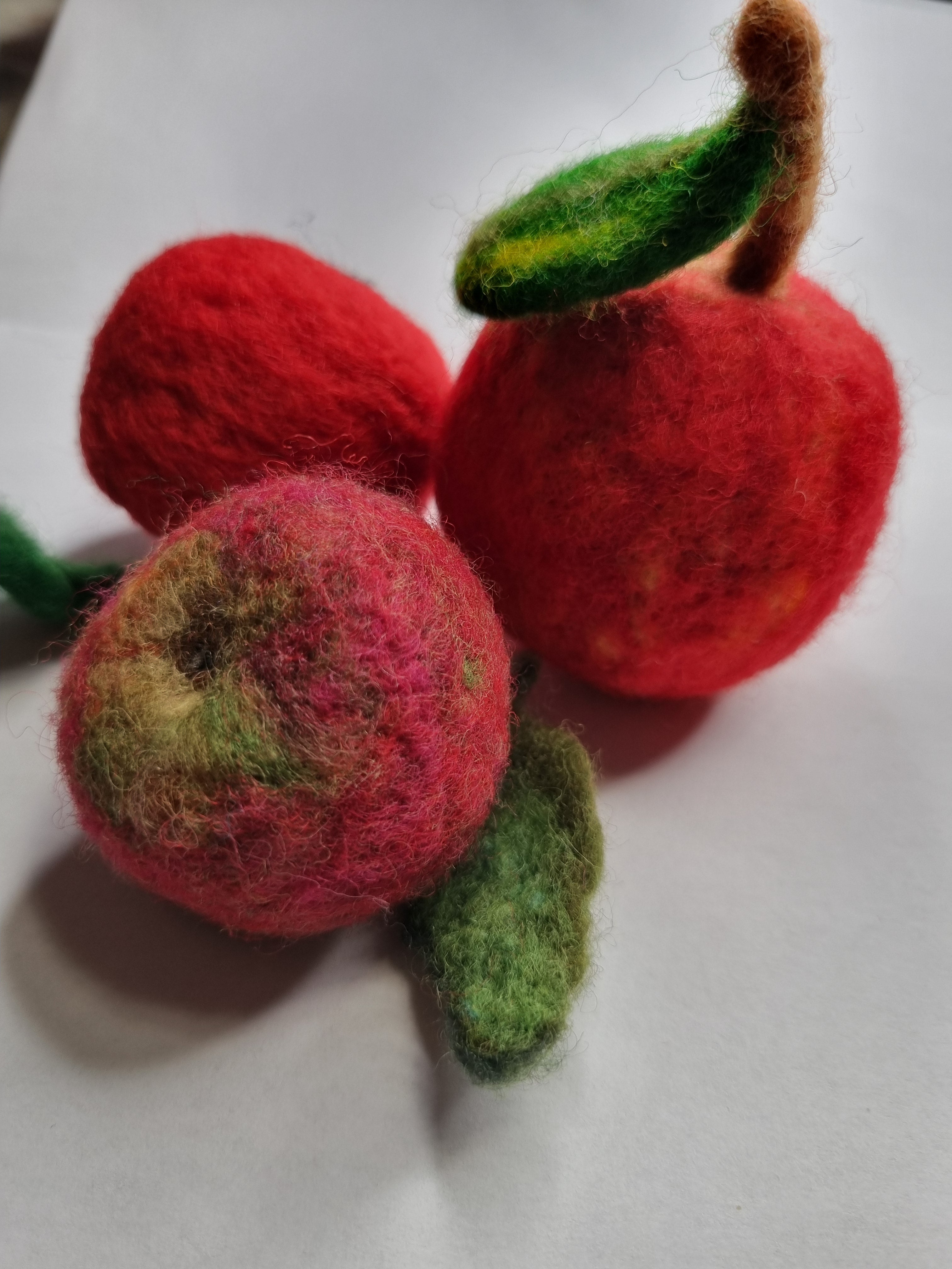 Kit cu materiale necesare(lână pentru împâslit): Creează Mărul Perfect