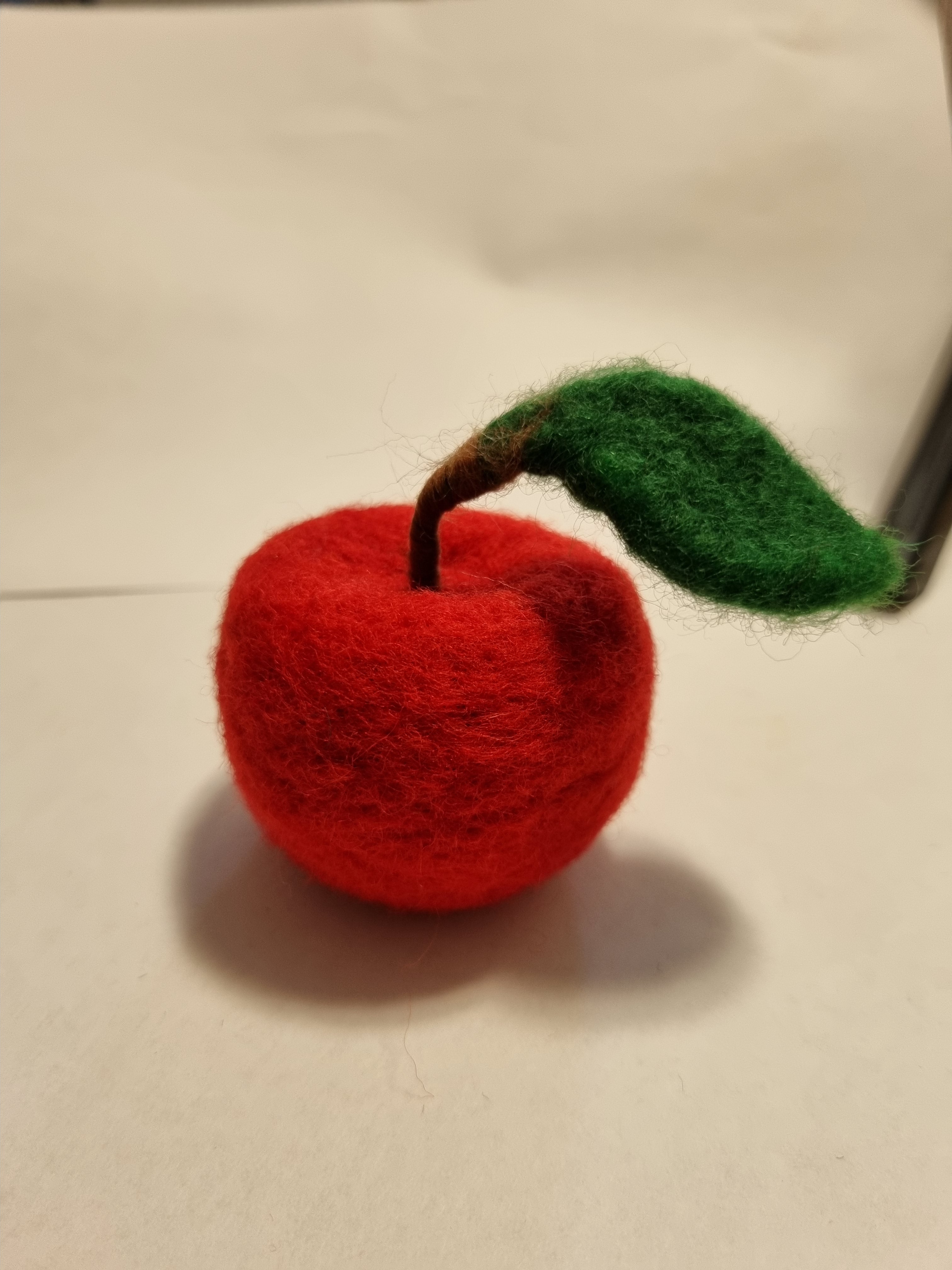 Kit cu materiale necesare(lână pentru împâslit): Creează Mărul Perfect