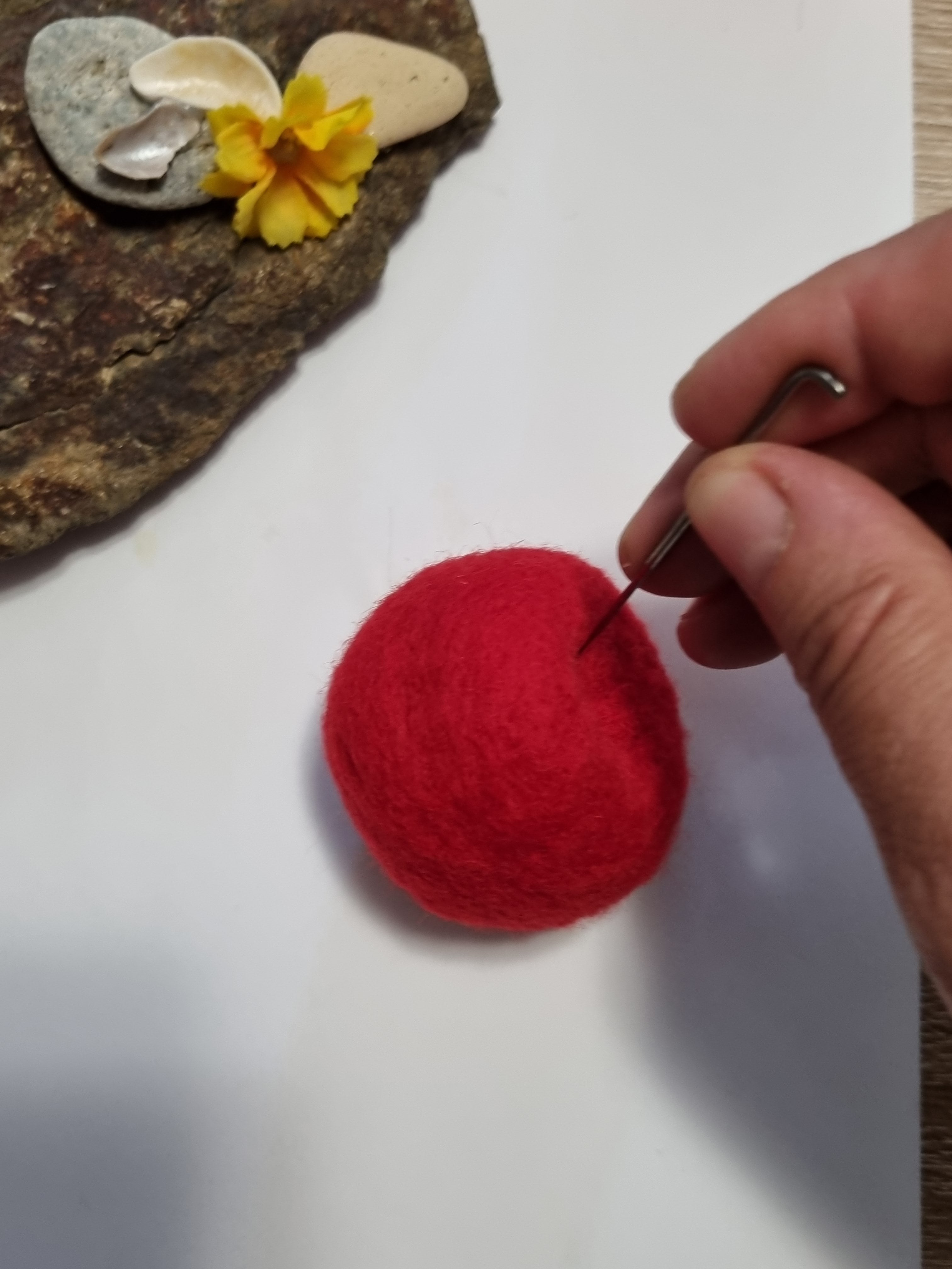 Kit cu materiale necesare(lână pentru împâslit): Creează Mărul Perfect