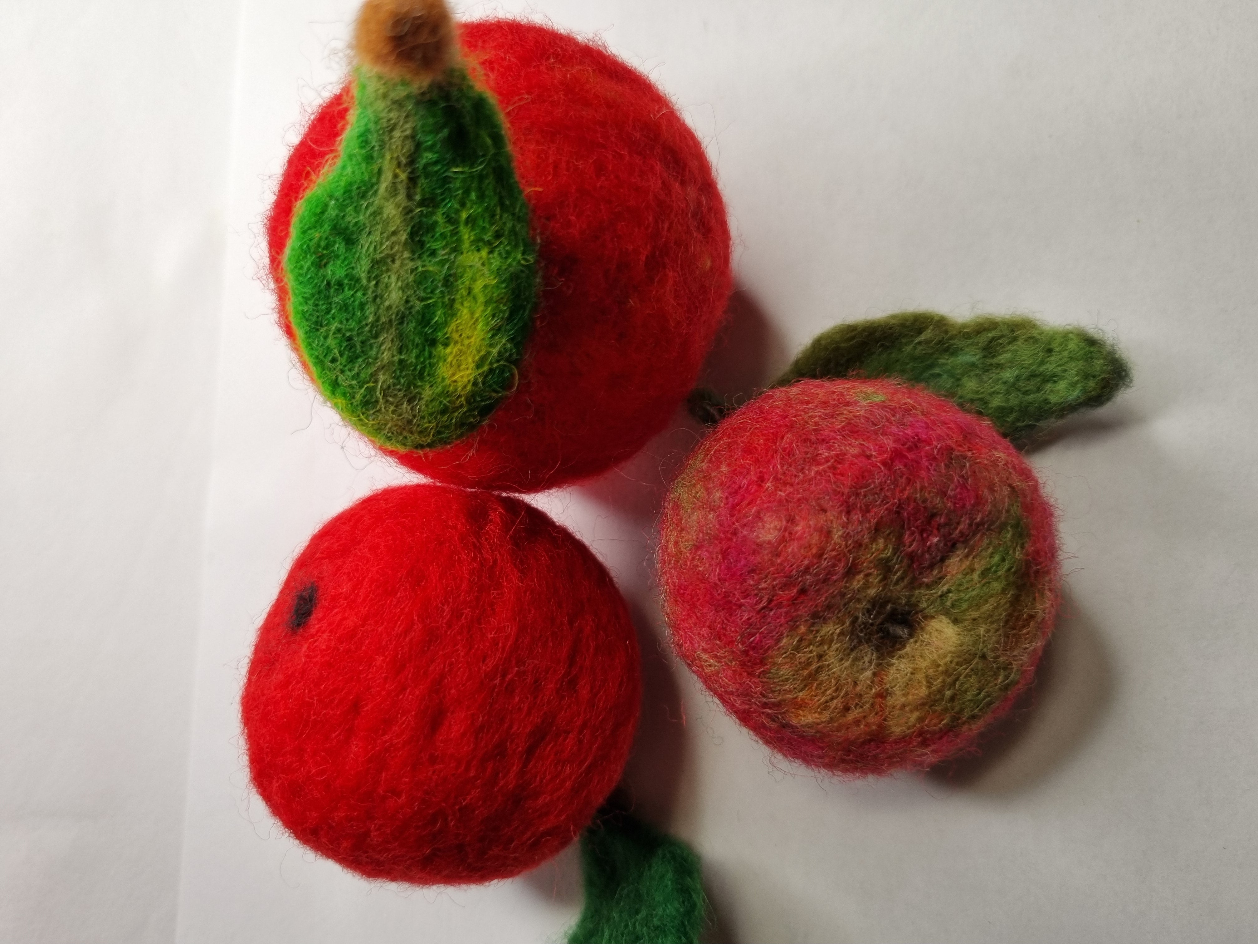 Kit cu materiale necesare(lână pentru împâslit): Creează Mărul Perfect