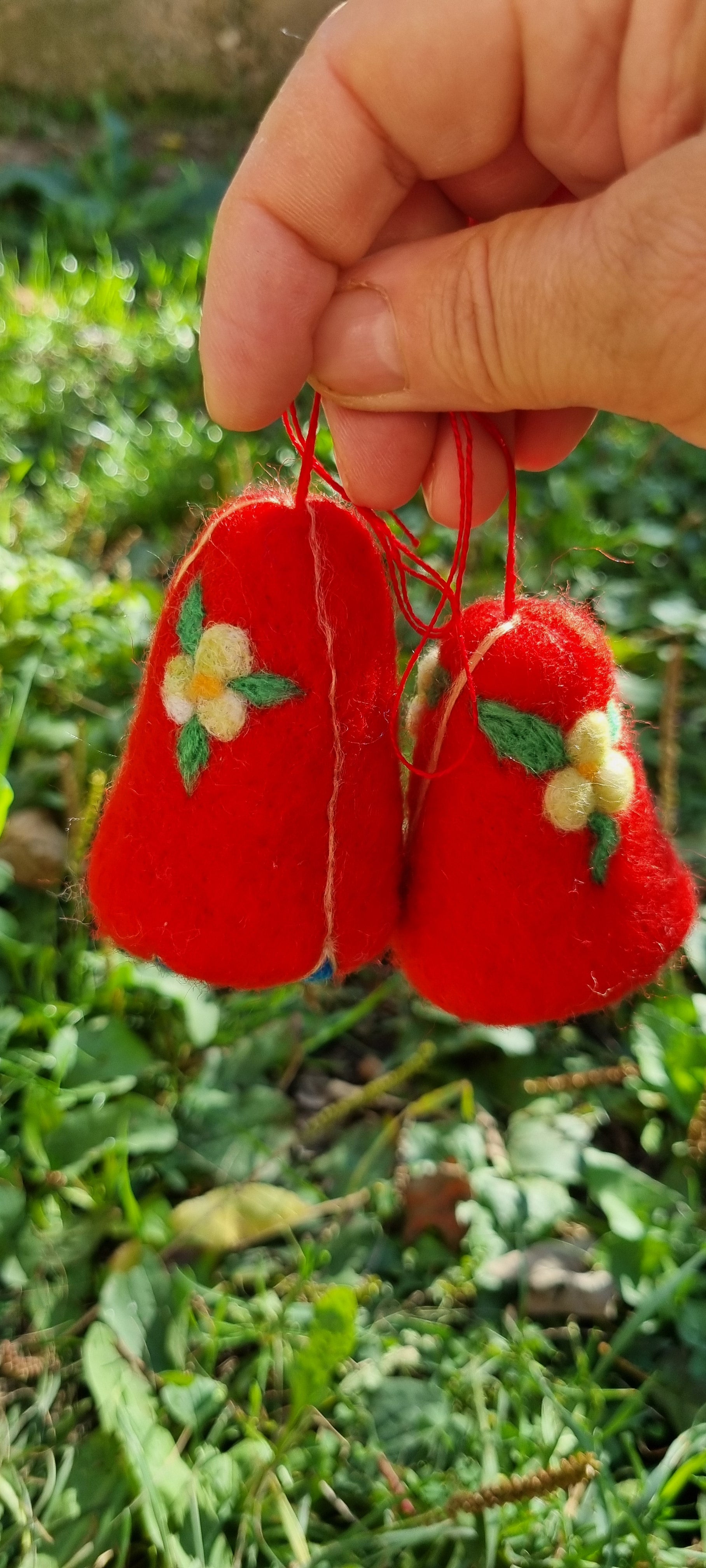 Clopoței festivi din lână impâslită