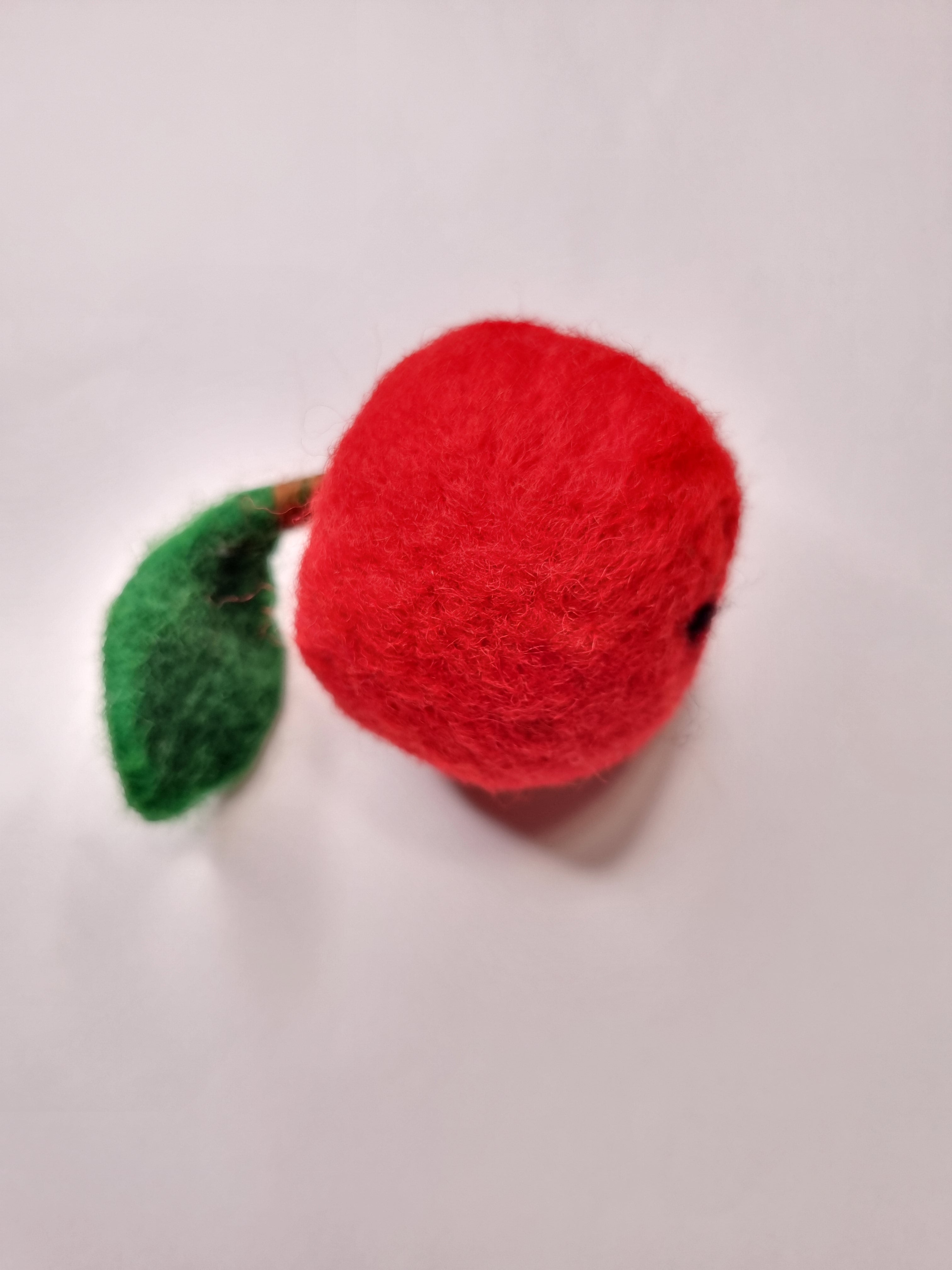 Kit cu materiale necesare(lână pentru împâslit): Creează Mărul Perfect