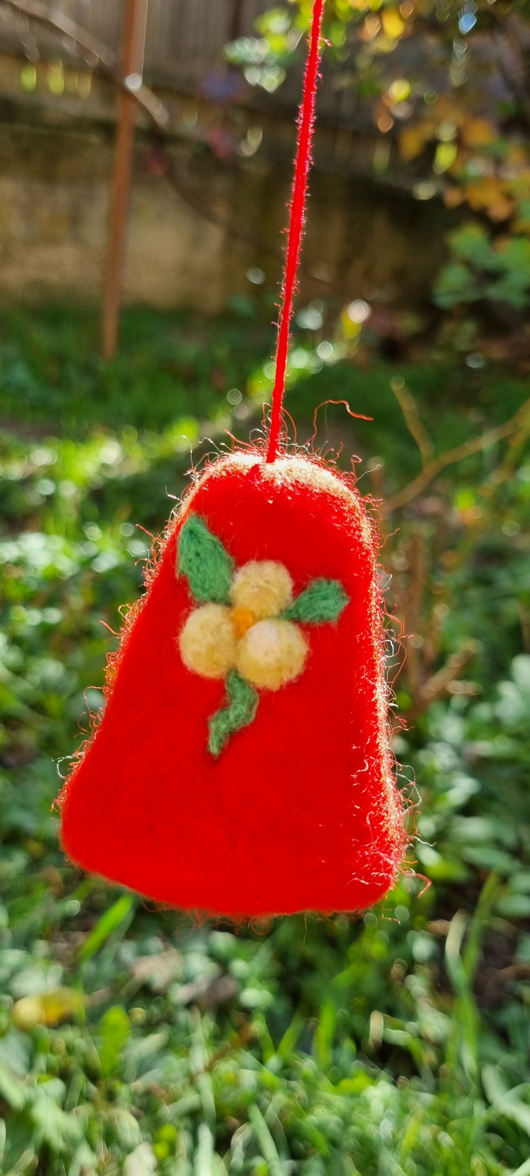 Clopoței festivi din lână impâslită