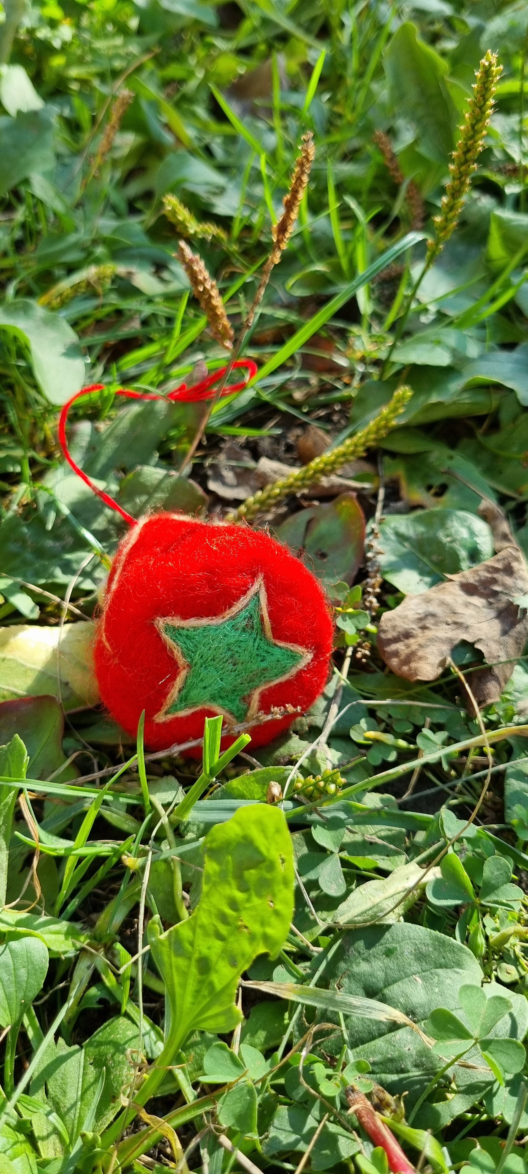 Clopoței festivi din lână impâslită
