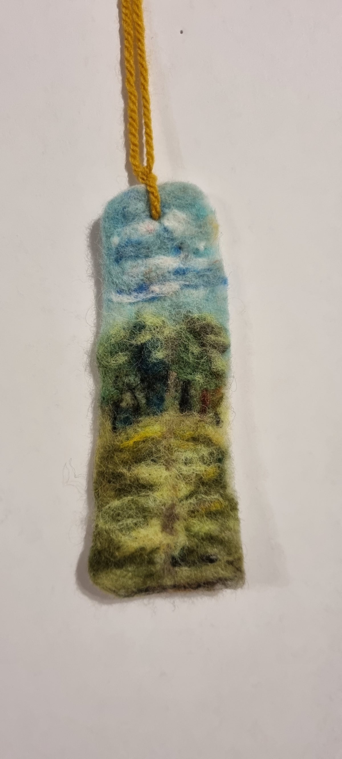 Semn de carte pictat in lână